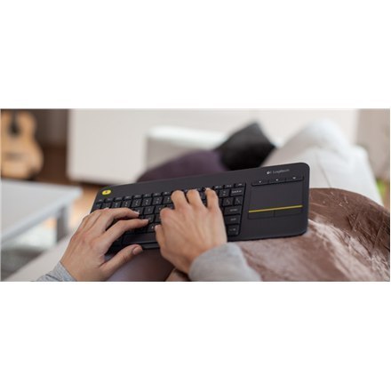 Logitech | K400 Plus | Klawiatura z gładzikiem | Bezprzewodowa | NL | Czarna | Port USB | 380 g