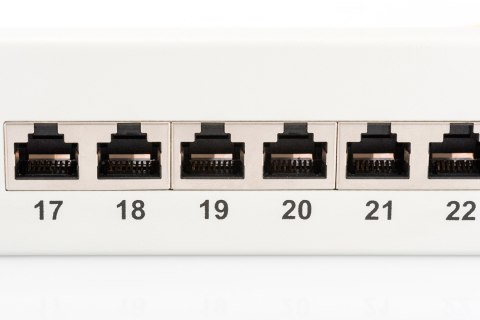 Digitus | Patch Panel | DN-91624S | Biały | Kategoria: CAT 6; Porty: 24 x RJ45; Wytrzymałość: 7,7 kg; Siła wkładania: 30N max |